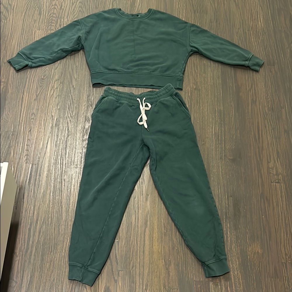 RAILS Green Sweatshirt and Joggers Set